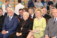 Nadanie sztandaru Szkole Podstawowej w Izabelinie 