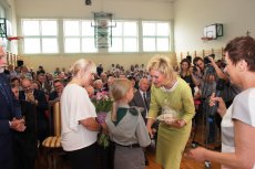 Nadanie sztandaru Szkole Podstawowej w Izabelinie 