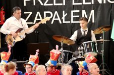 Nadanie sztandaru Szkole Podstawowej w Izabelinie 