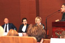 Od lewej: Zdzisław Sipiera Wojewoda Mazowiecki, Anna Zalewska Minister Edukacji Narodowej, Aurelia Michałowska Mazowiecki Kurator Oświaty, Stanisław Dziekoński Rektor UKSW 