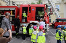 "Mali Bezpieczni" - piknik na dziedzińcu MUW 