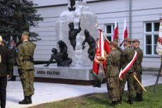 Odsłonięcie pomnika Żołnierzy Okręgu Radomsko-Kieleckiego AK „Jodła” (Radom, 27 września)  