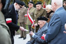 Odsłonięcie pomnika Żołnierzy Okręgu Radomsko-Kieleckiego AK „Jodła” (Radom, 27 września)  