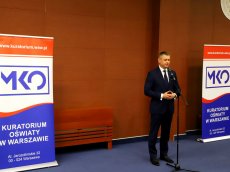 Obchody Dnia Edukacji Narodowej na Mazowszu - Warszawa Aula. Przemawia Artur Standowicz - Wicewojewoda Mazowiecki. 