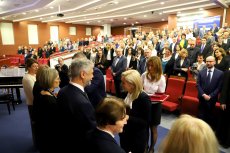 Obchody Dnia Edukacji Narodowej na Mazowszu - Warszawa Nadawanie odznaczeń. Na zdjęciu widoczna Aurelia Michałowska Mazowiecki Kurator Oświaty oraz uhonorowane osoby. 