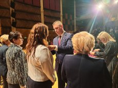 Dzień Edukacji Narodowej - Kuratorium Oświaty delegatura Radom Nadanie odznaczeń. Na zdjęciu Artur Standowicz - Wicewojewoda Mazowiecki, Aurelia Michałowska - Mazowiecki Kurator Oświaty oraz uhonorowane osoby. 