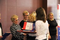 Nagrody i odznaczenia dla nauczycieli i pracowników oświaty z terenu powiatów okołowarszawskich  