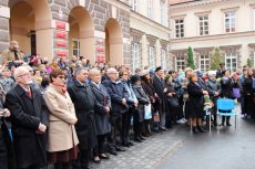 Uroczystość odsłonięcia pomnika poświęconego pamięci Głuchych Żołnierzy Armii Krajowej przy Instytucie Głuchoniemych w Warszawie  