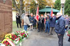 Uroczystość odsłonięcia pomnika poświęconego pamięci Głuchych Żołnierzy Armii Krajowej przy Instytucie Głuchoniemych w Warszawie  